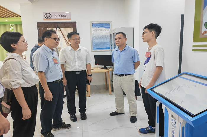 学院党委书记赖国秋率团赴广西理工职业技术学校开展技术咨询与交流活动